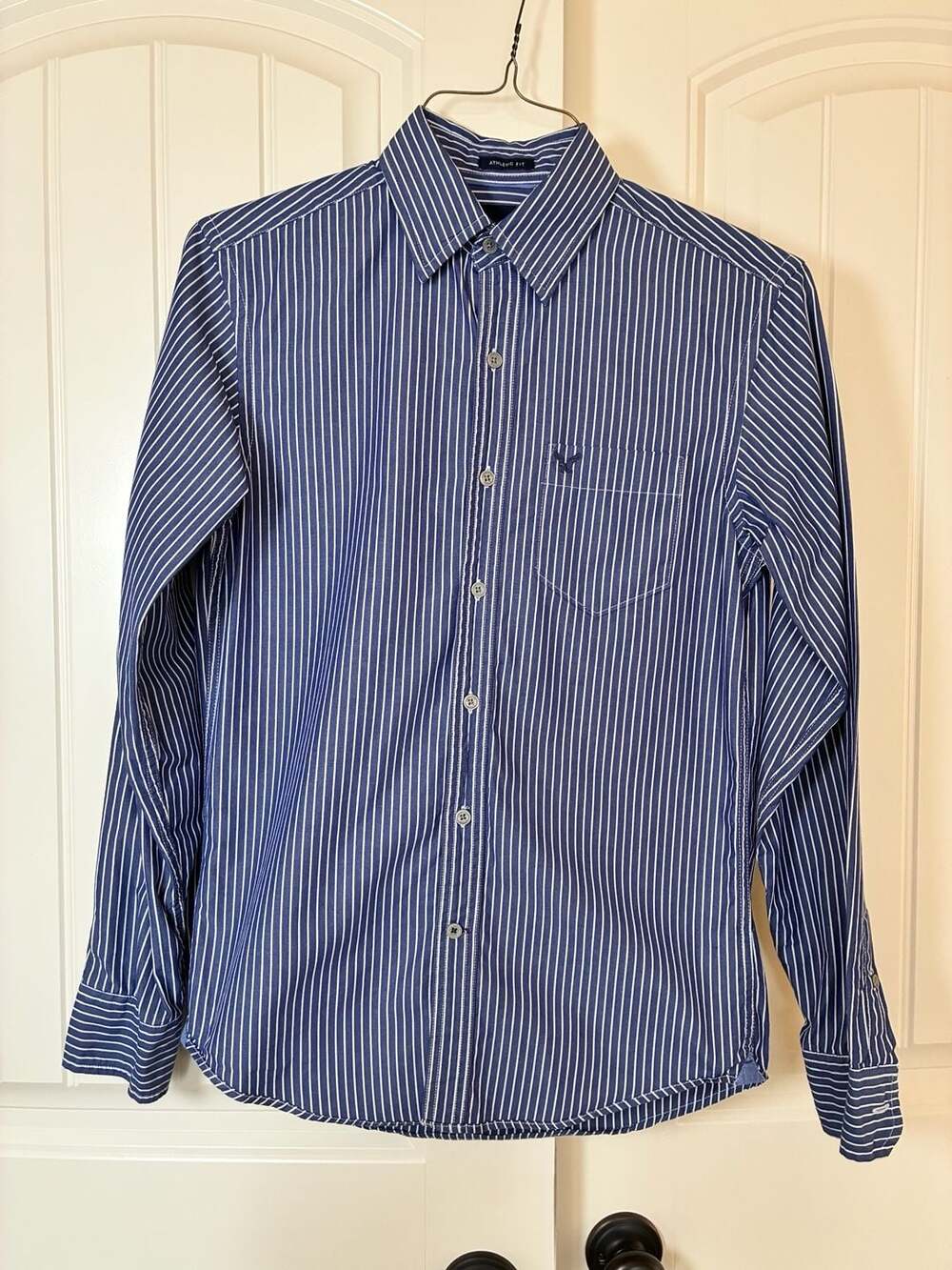 American Eagle Outfitters Men Blue And White Striped Athletic Fit Long Sleeve Bu